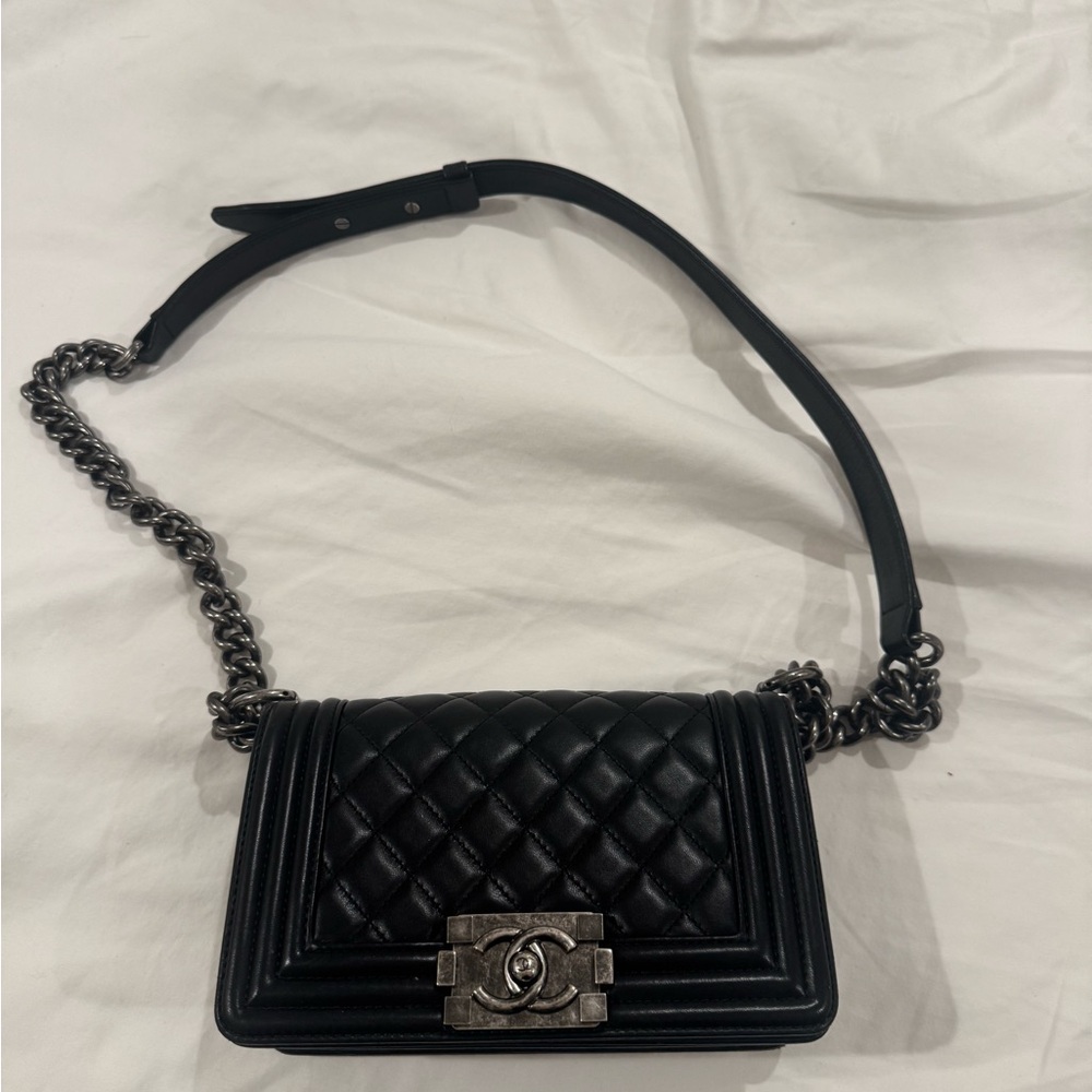 CHANEL Black Quilted Crossbody Bag with Silver Chain